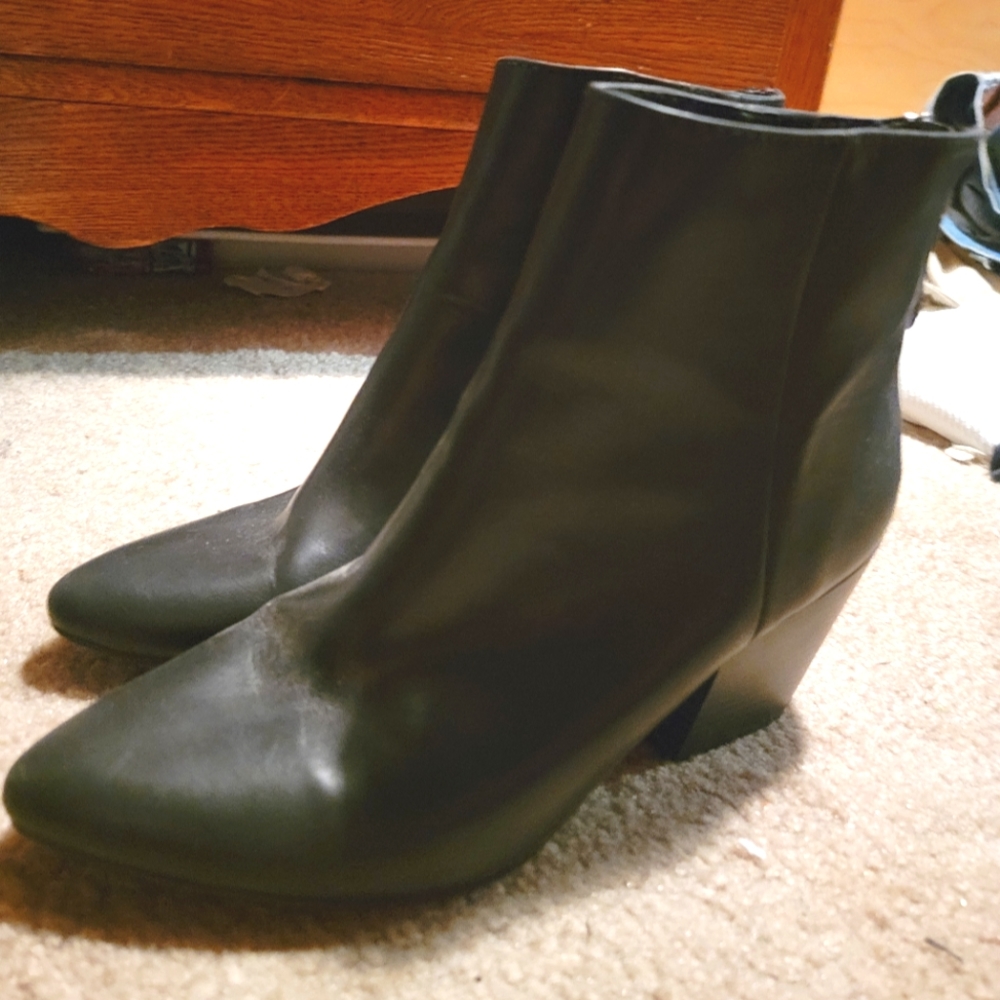 Womens short black boots